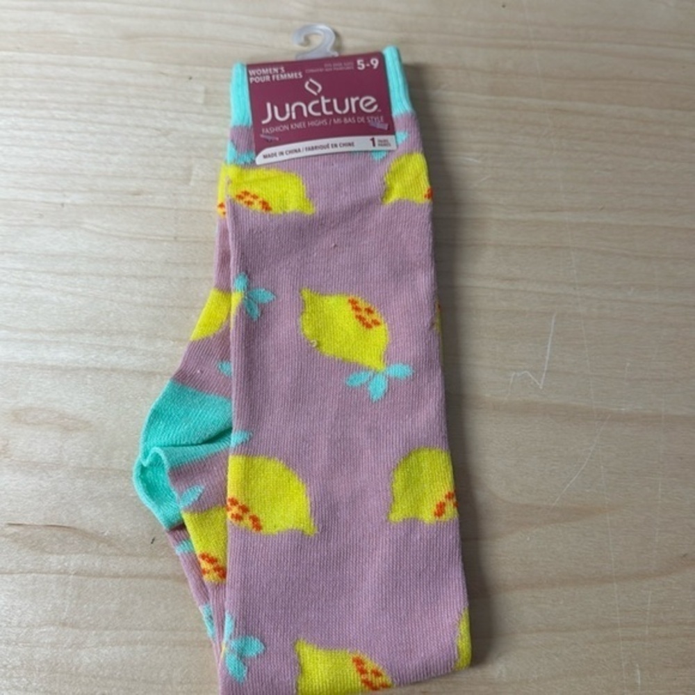 NWT‎ Lemon 🍋 print knee high socks size 5-9